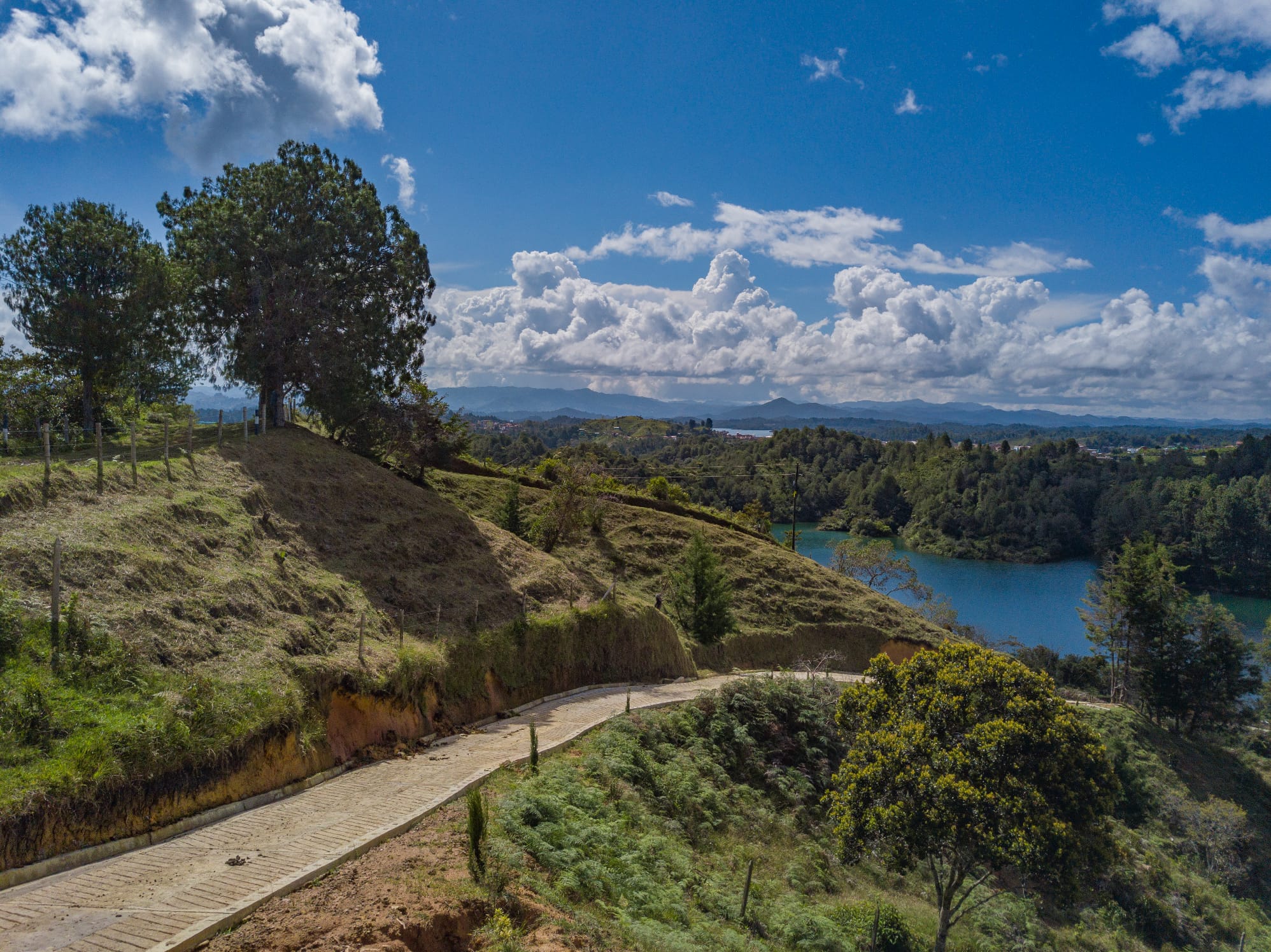 Permuta Lote Premium en Guatapé por Apartamento en Medellín